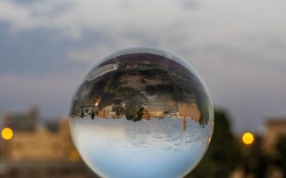 Conheça as múltiplas aplicações da esfera de vidro